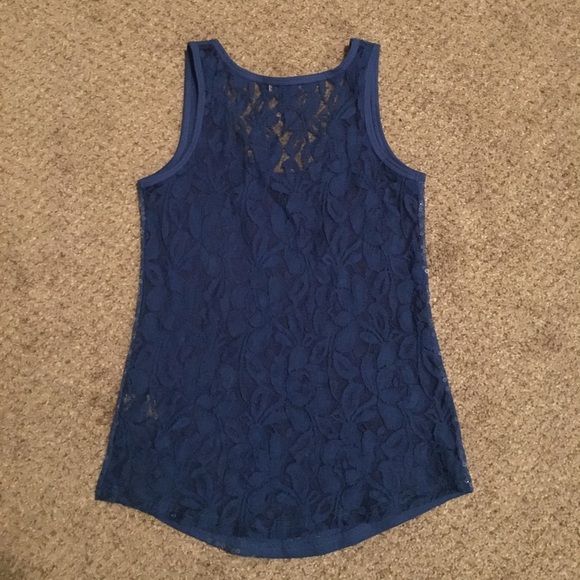 Women’s tank top. Never worn it. - Picture 2 of 2
